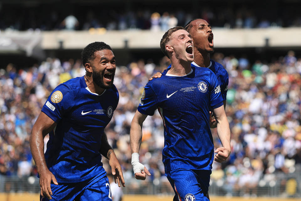 官方网站 -包含詹姆斯在切尔西比赛中问鼎冠军，挺进下一轮引发热议！的词条